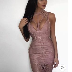 VENUS bodycon with overlay lace 🌸